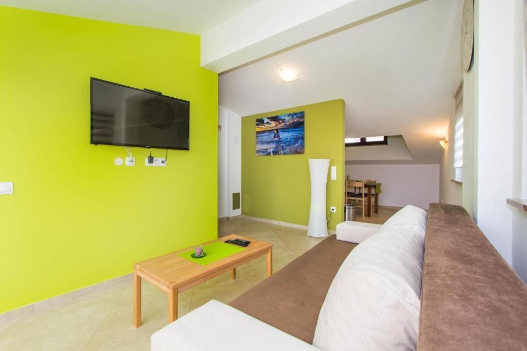 Villa Patricija-Apartmani Пореч Екстер'єр фото