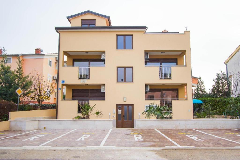 Villa Patricija-Apartmani Пореч Екстер'єр фото